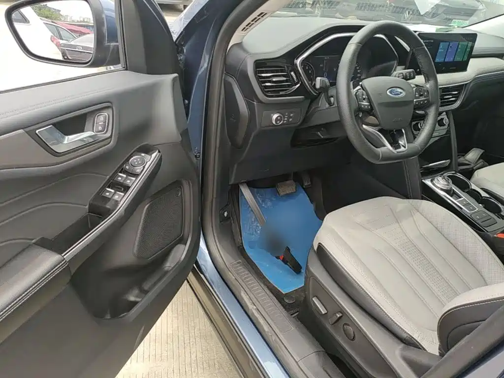 Ford Escape 2021 — фото 16