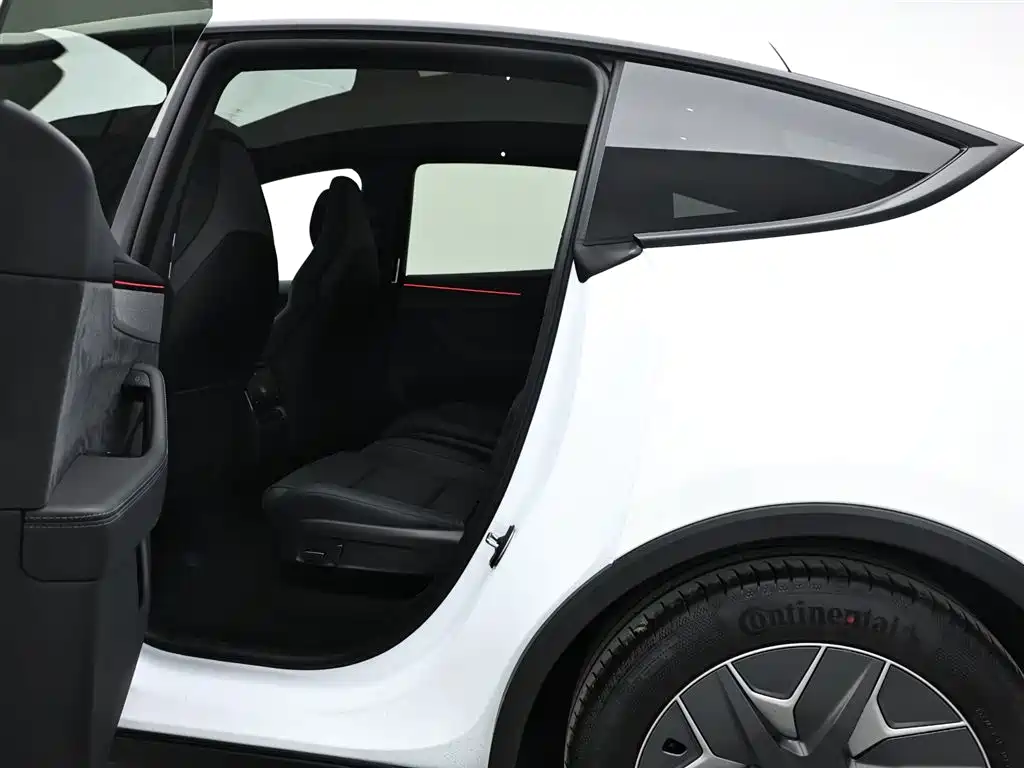 Tesla Model Y L 2025 — фото 12