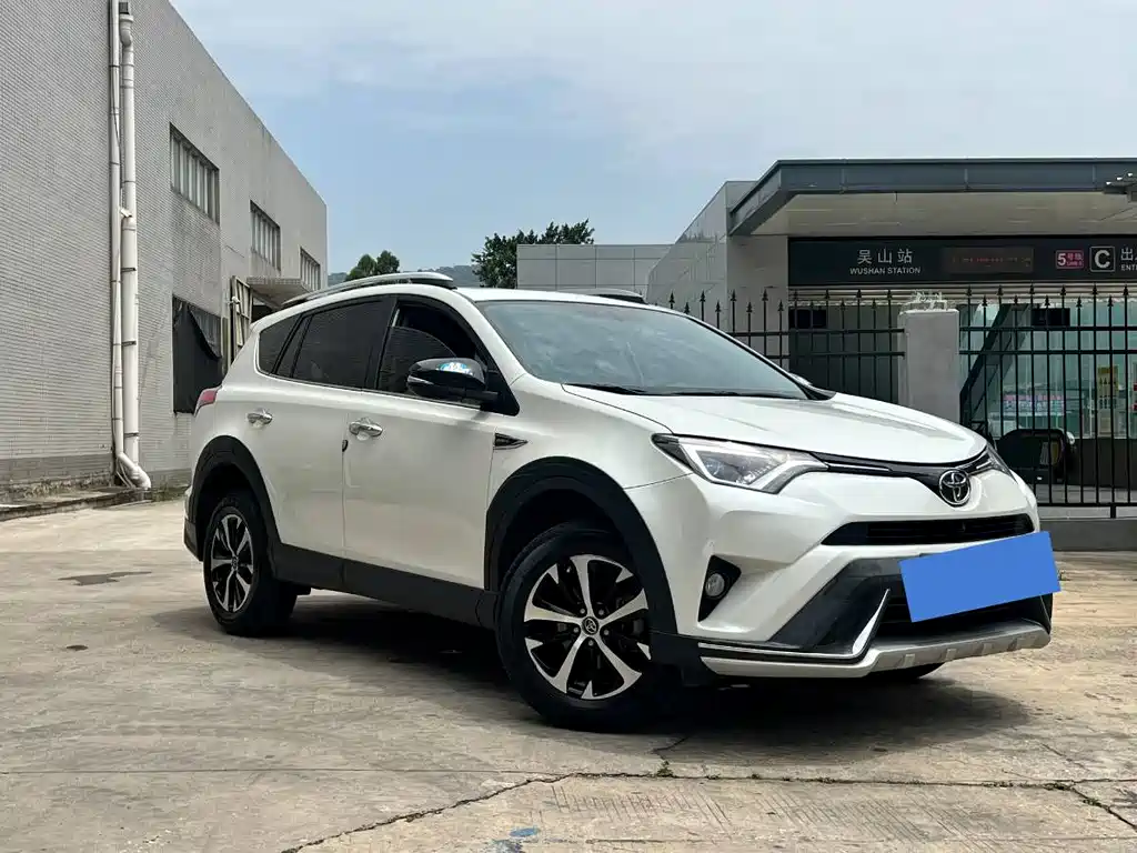 Toyota RAV4 2018 — фото 3