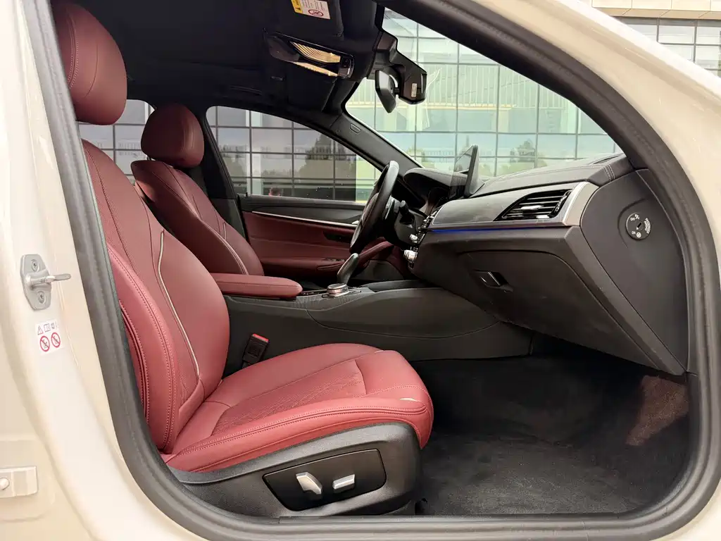 BMW 5 Series 2023 — фото 16