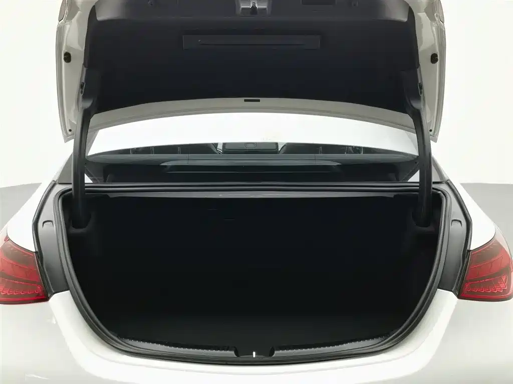 Mercedes-Benz C-Class 2022 — фото 16