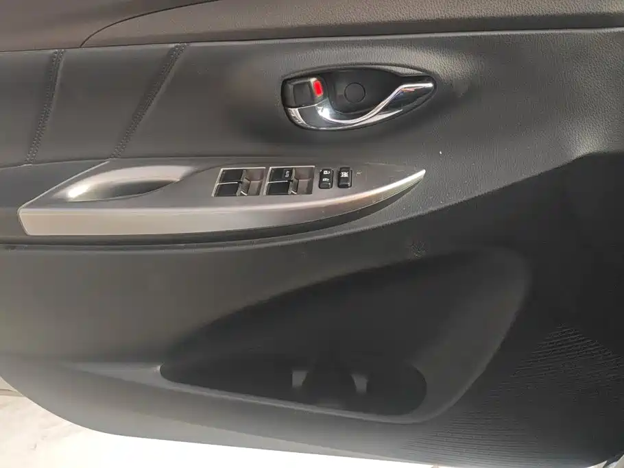 Toyota Yaris L 2016