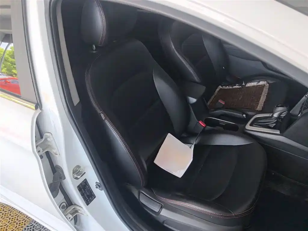 Hyundai Elantra 2017 — фото 25