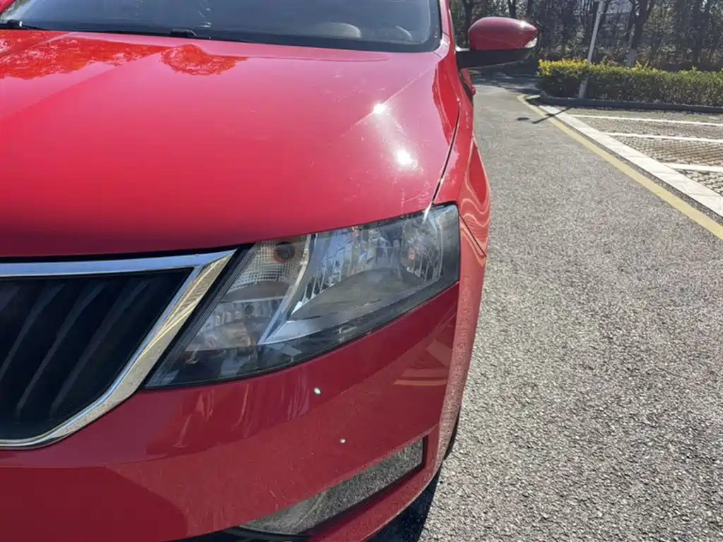 Skoda Rapid Spaceback 2020 — фото 19