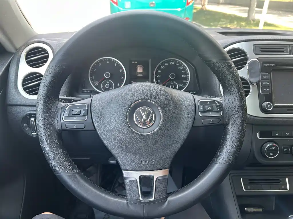 Volkswagen Tiguan 2016 — фото 11