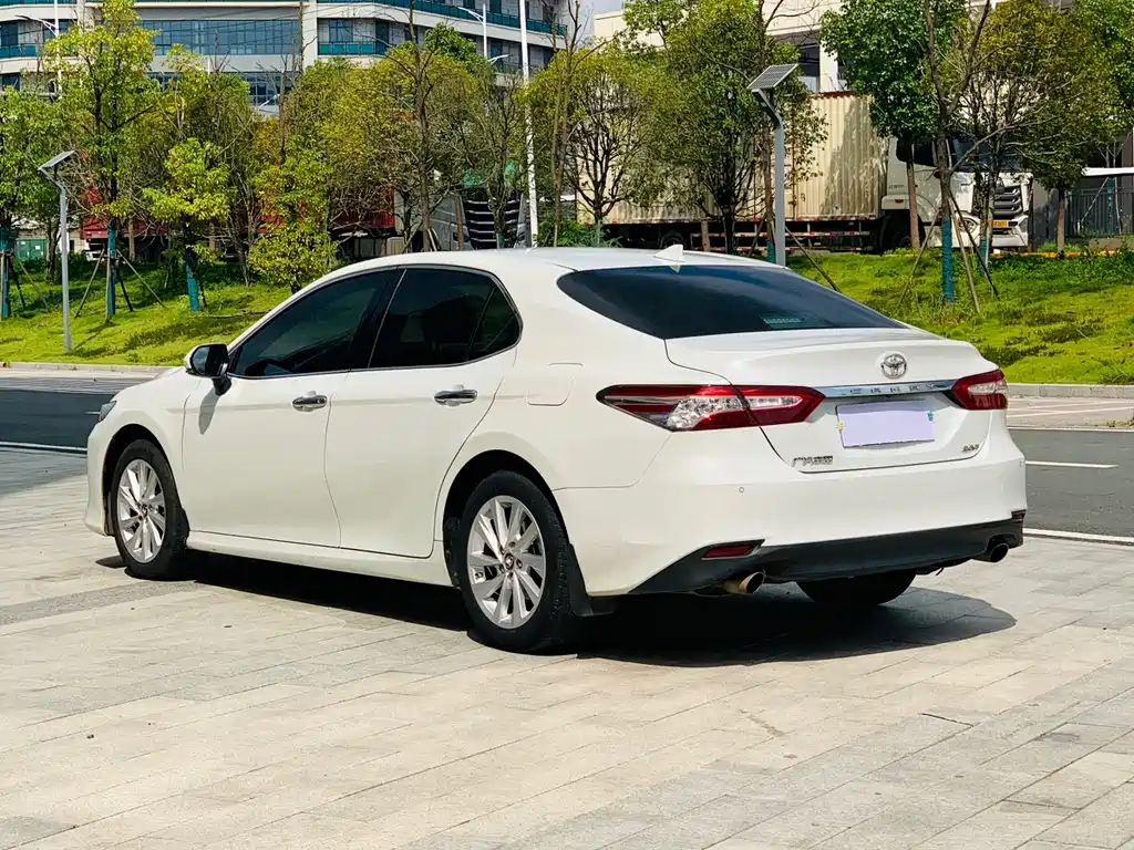 Toyota Camry 2022 — фото 4
