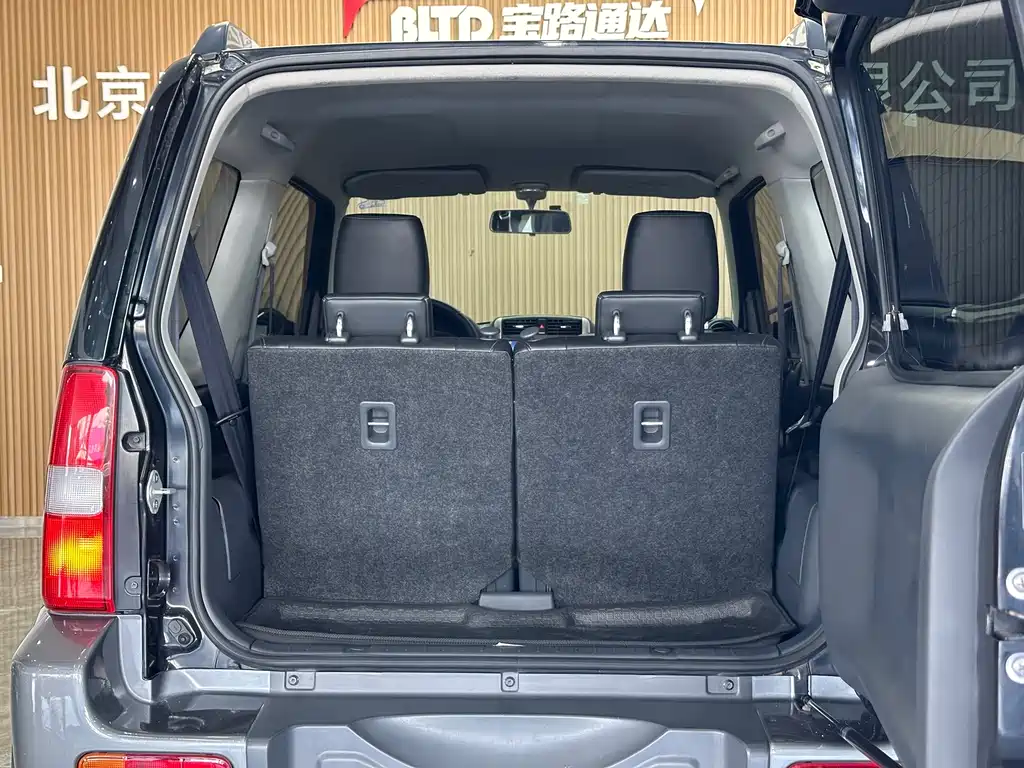 Suzuki Jimny 2017 — фото 15