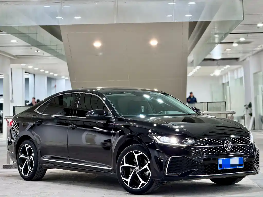 Volkswagen Passat 2023 — фото 3