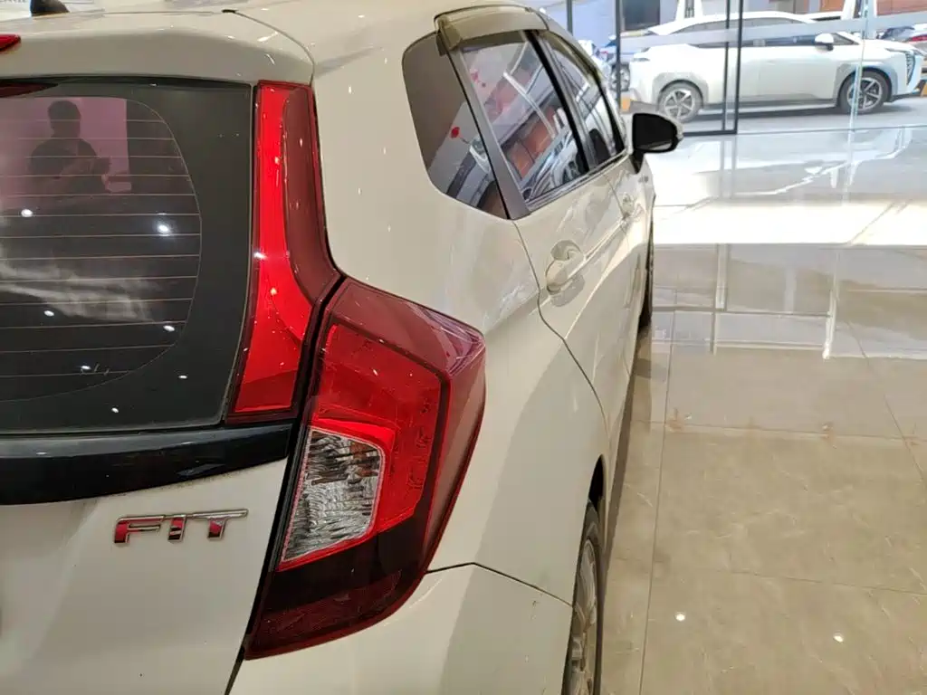 Honda Fit 2016 — фото 8