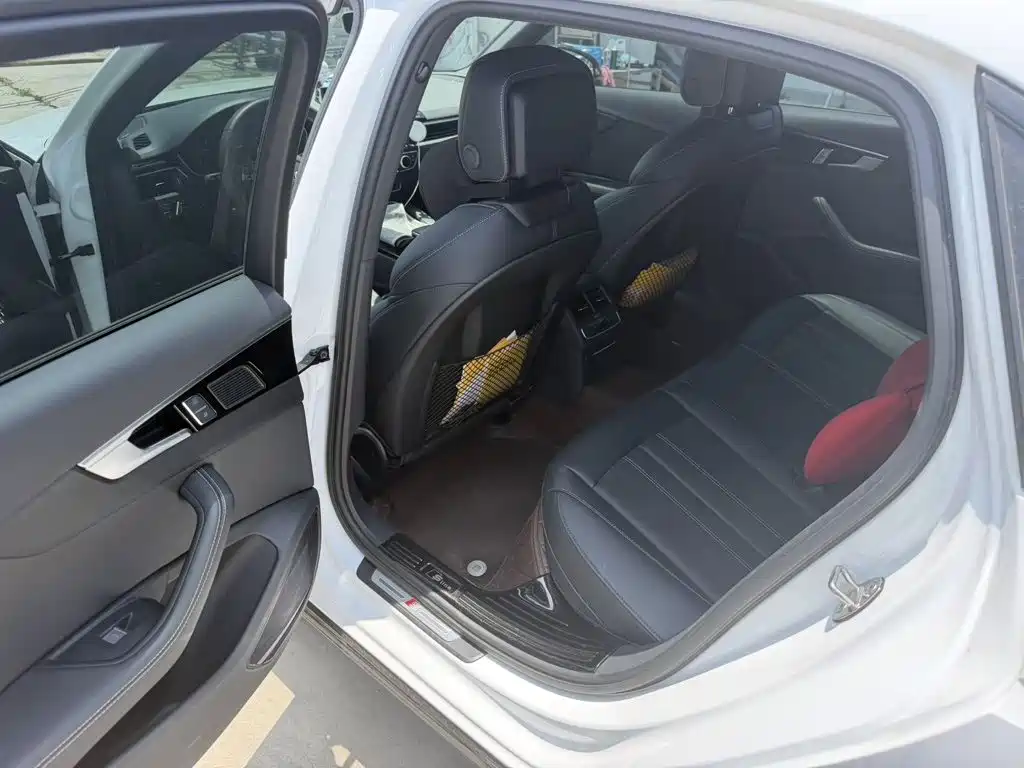 Audi A4L 2025