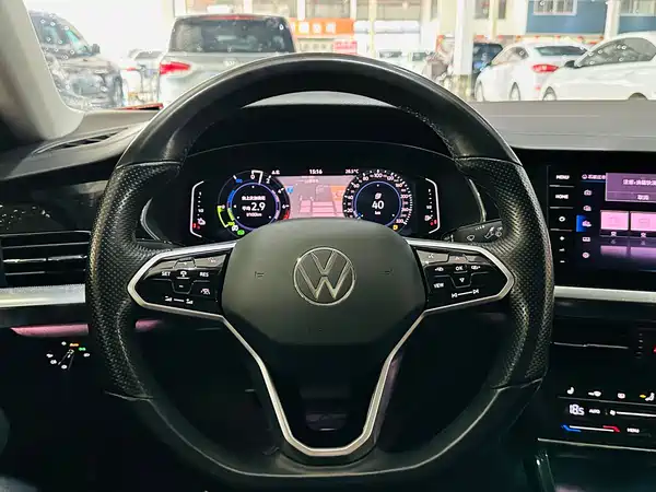 Volkswagen Passat Plug-In Hybrid 2024
