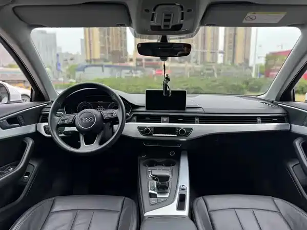 Audi A4L 2018