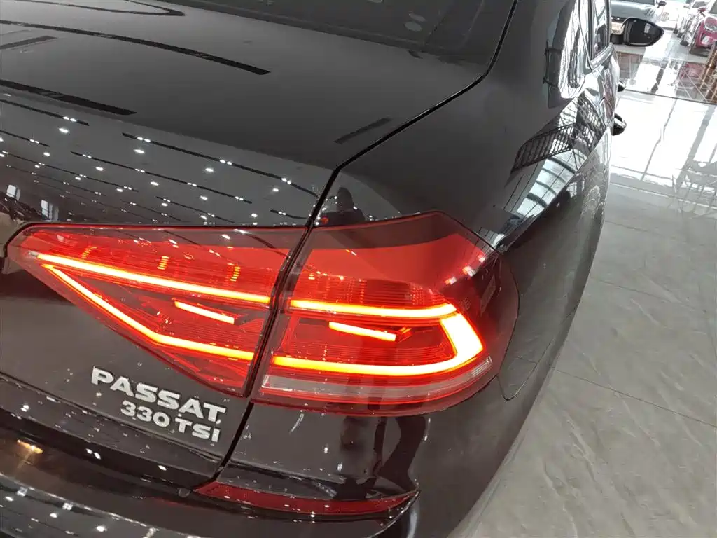 Volkswagen Passat 2018 — фото 24