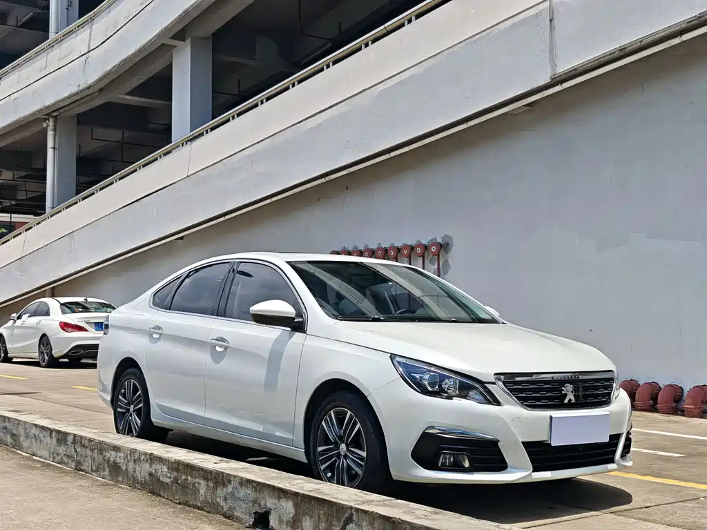 Peugeot 308 2017 — фото 3