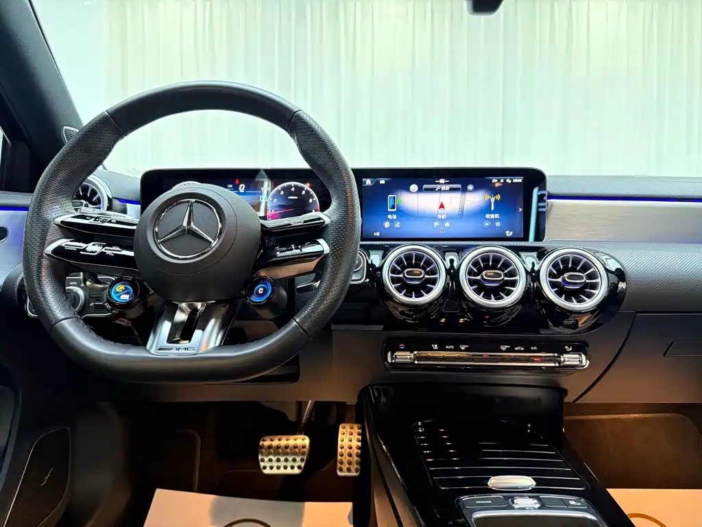 Mercedes-Benz A-Class AMG 2025 — фото 10