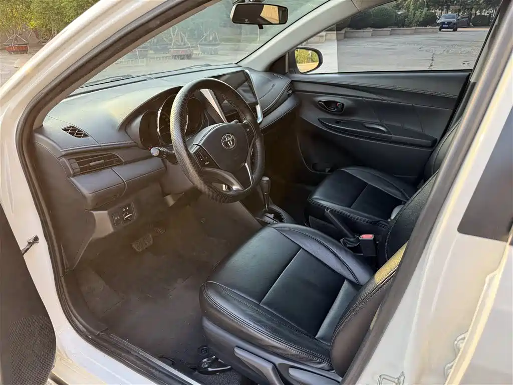 Toyota Yaris L 2022 — фото 20