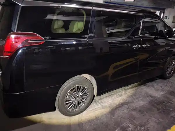 Toyota Alphard 2023