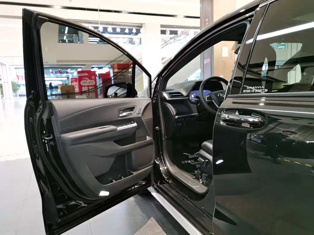 Toyota Granvia 2025