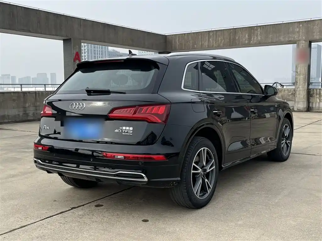 Audi Q5L 2020 — фото 10