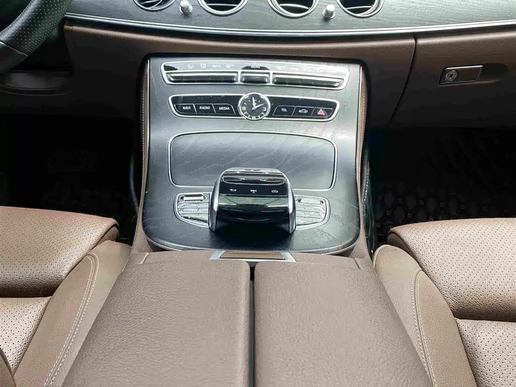 Mercedes-Benz E-Class 2018 — фото 8