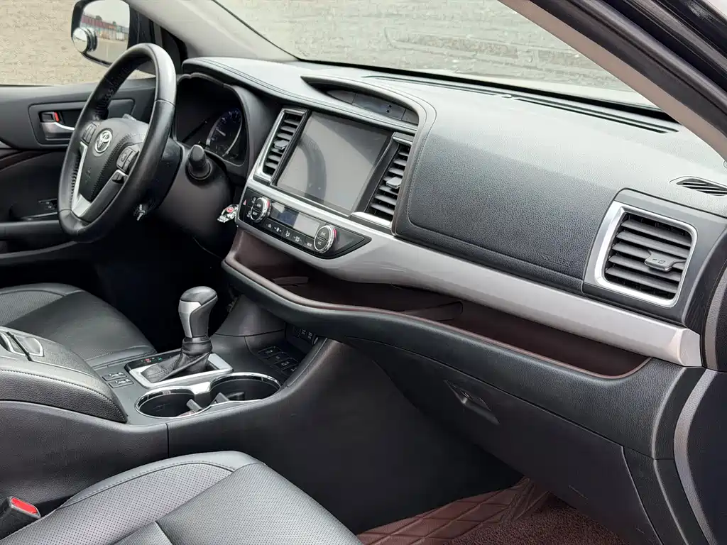 Toyota Highlander 2020 — фото 12