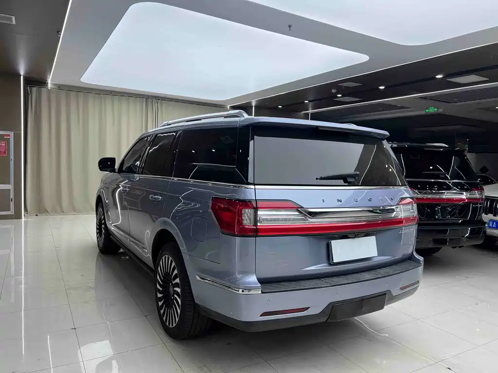 Lincoln Navigator 2021 — фото 17