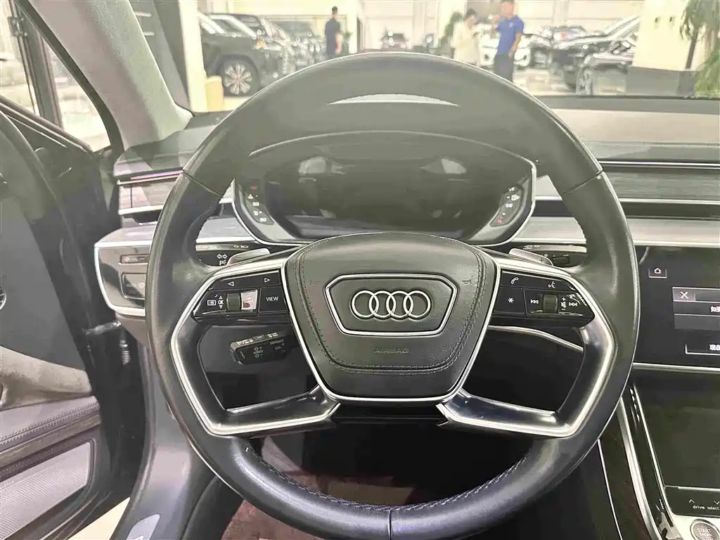 Audi A8 2022 — фото 6