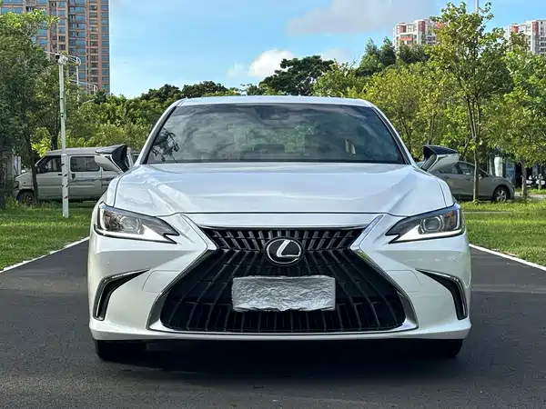 Lexus ES 2022