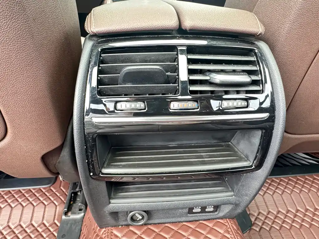 BMW 5 Series 2021 — фото 9