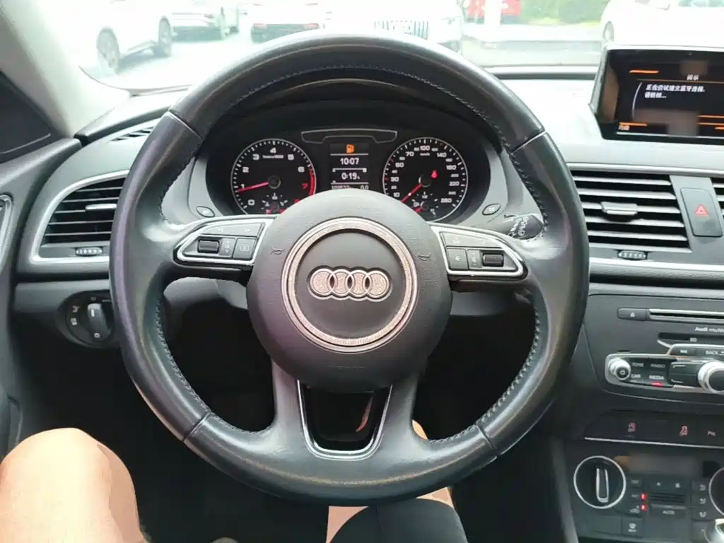 Audi Q3 2017 — фото 11