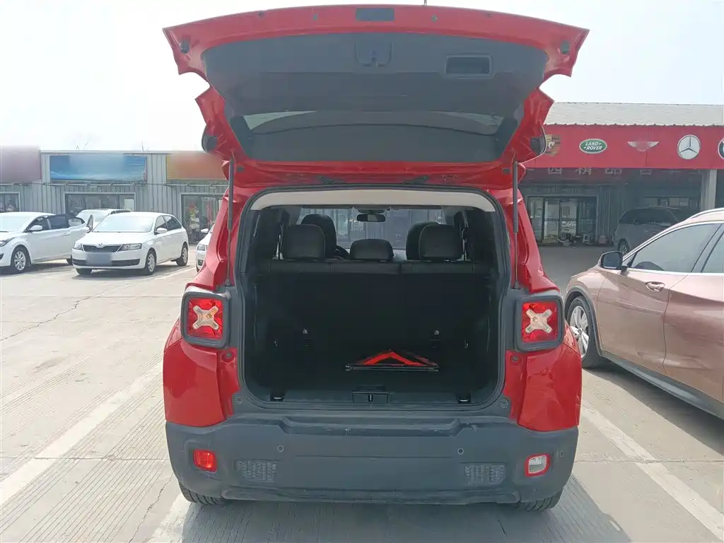 Jeep Renegade 2017 — фото 15