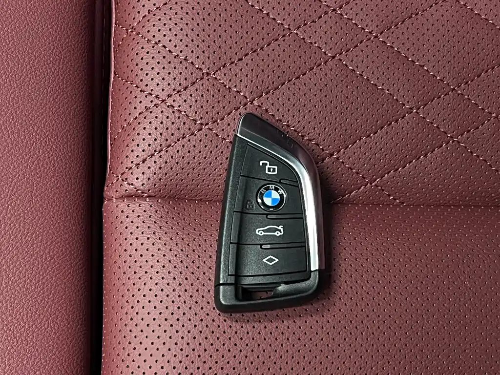 BMW 3 Series 2024 — фото 20