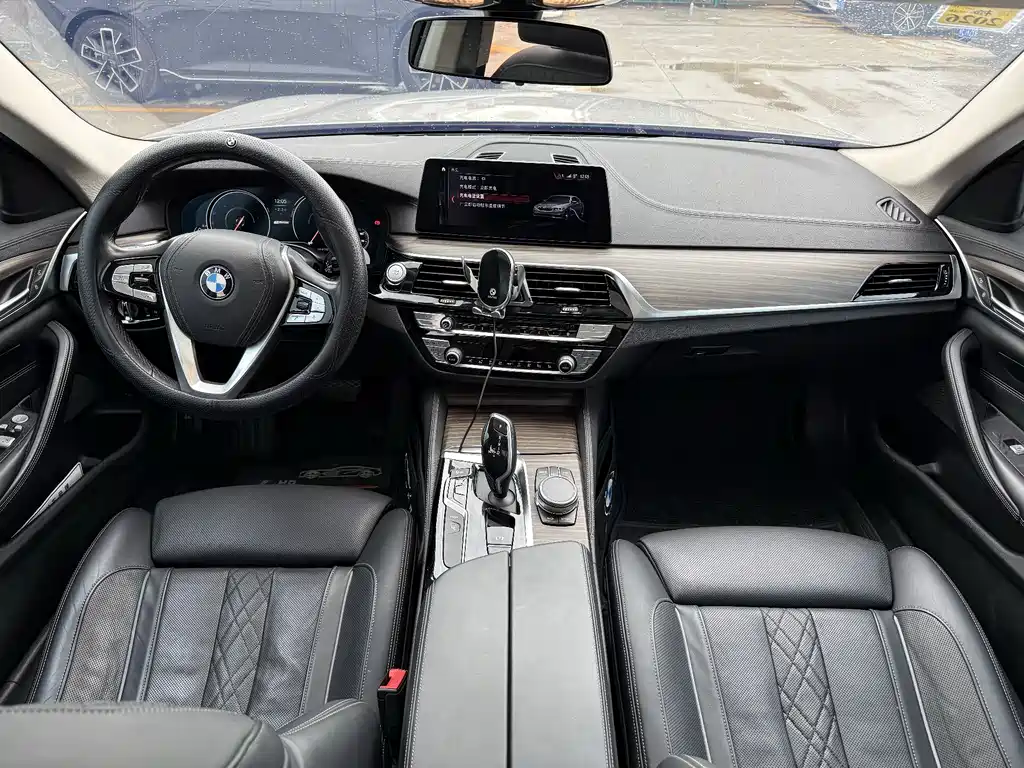 BMW 5 Series New Energy 2018 — фото 12