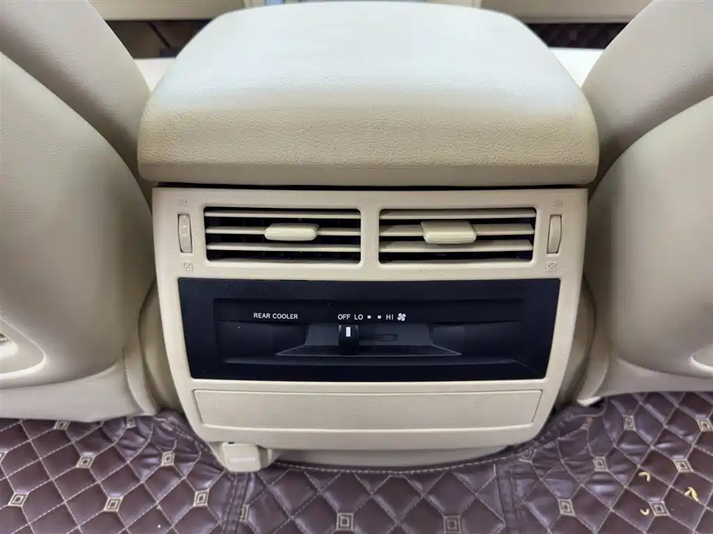 Toyota Land Cruiser 2018 — фото 12