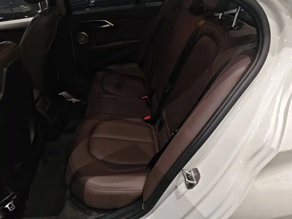 BMW 1 Series 2023 — фото 17