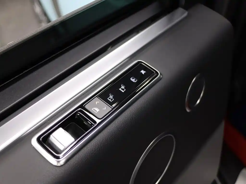 Land Rover Range Rover 2021 — фото 27