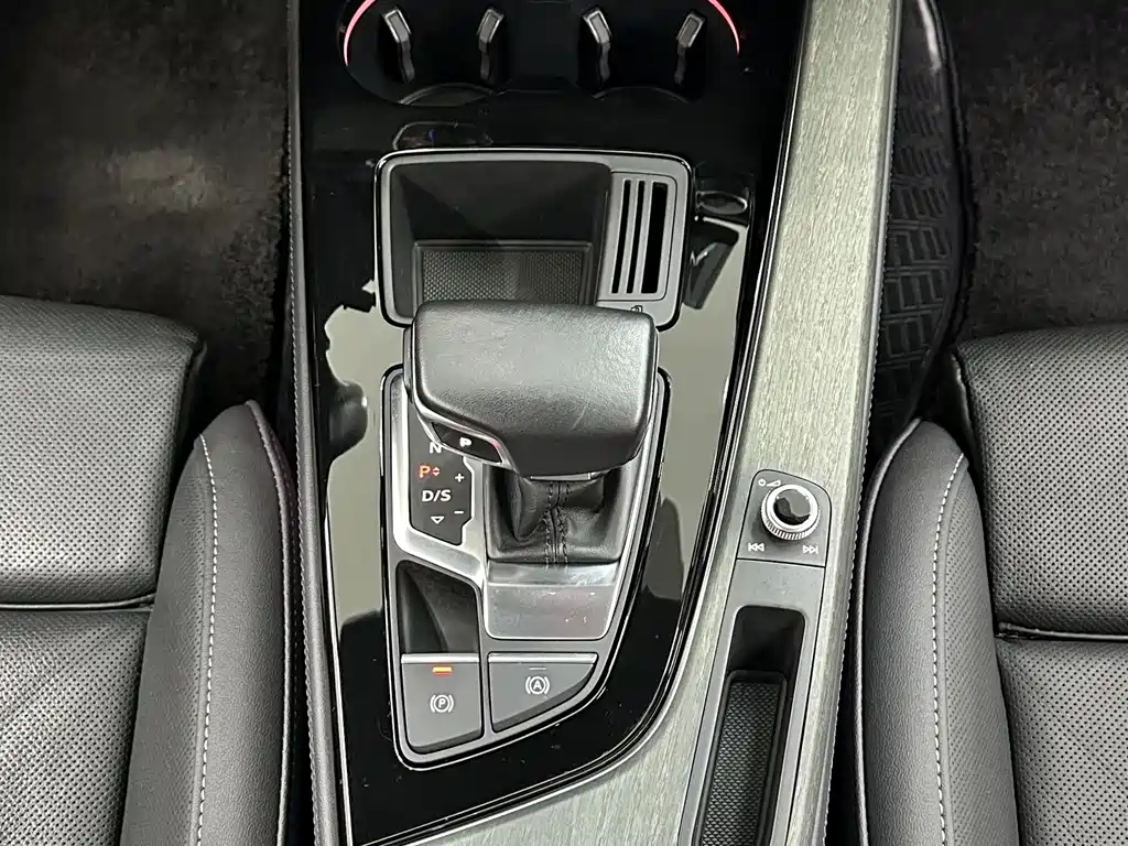 Audi A4L 2023 — фото 17