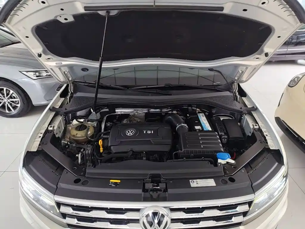 Volkswagen Tiguan L 2018 — фото 11