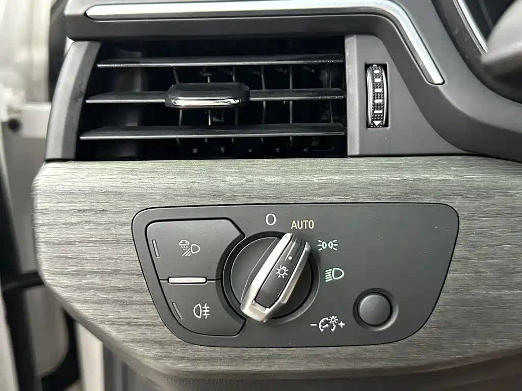 Audi A4L 2023 — фото 21