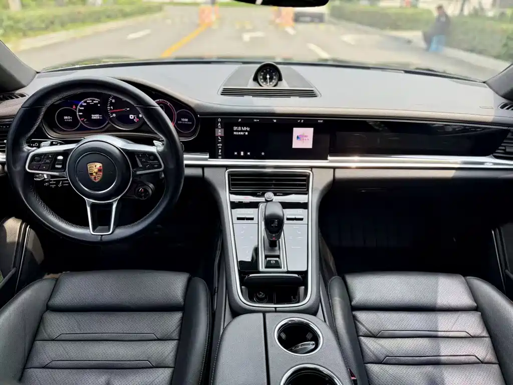 Porsche Panamera 2018 — фото 11