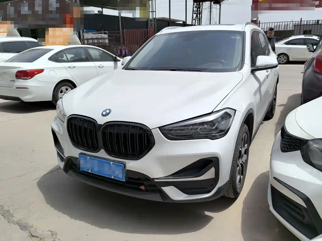 BMW X1 2022 — фото 1