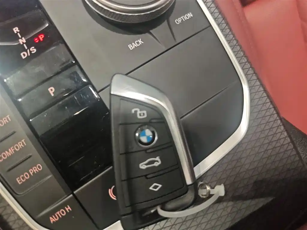 BMW 3 Series 2025 — фото 15