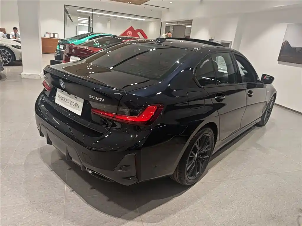 BMW 3 Series 2025 — фото 12