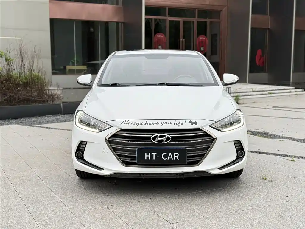 Hyundai Elantra 2019 — фото 2
