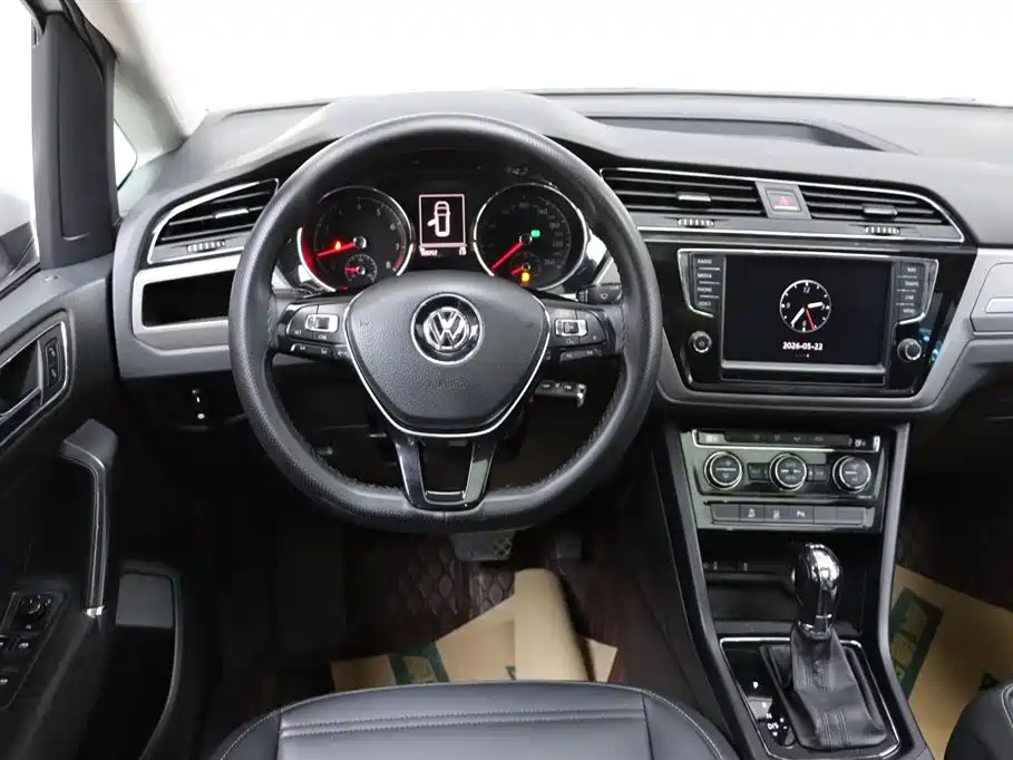 Volkswagen Touran 2018 — фото 27