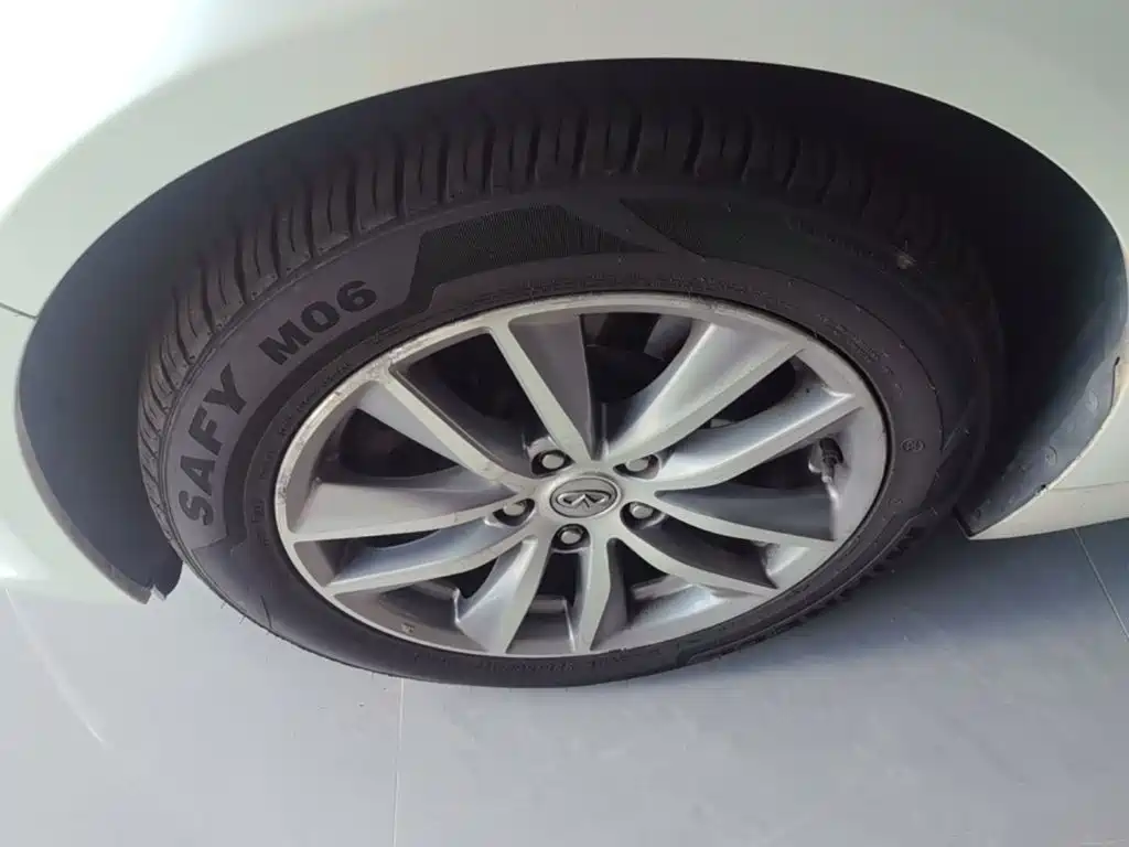 Infiniti Q50L 2015 — фото 23