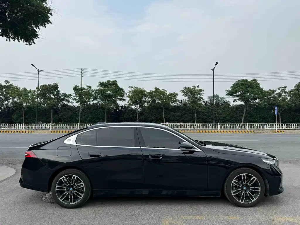 BMW 5 Series 2026