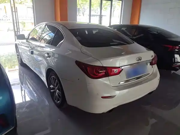Infiniti Q50L 2015