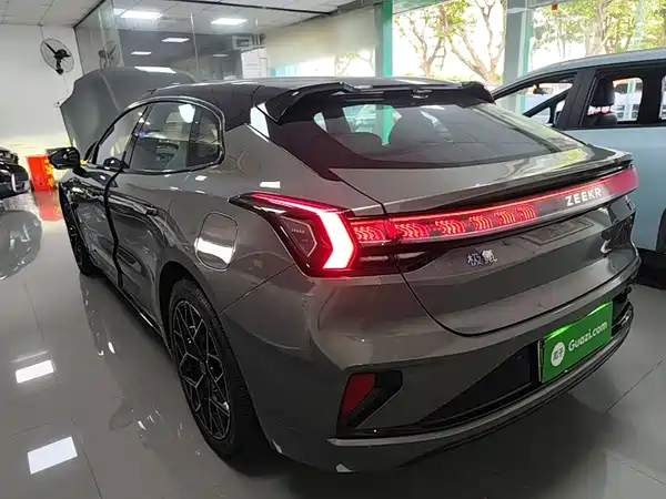 Zeekr 001 2024