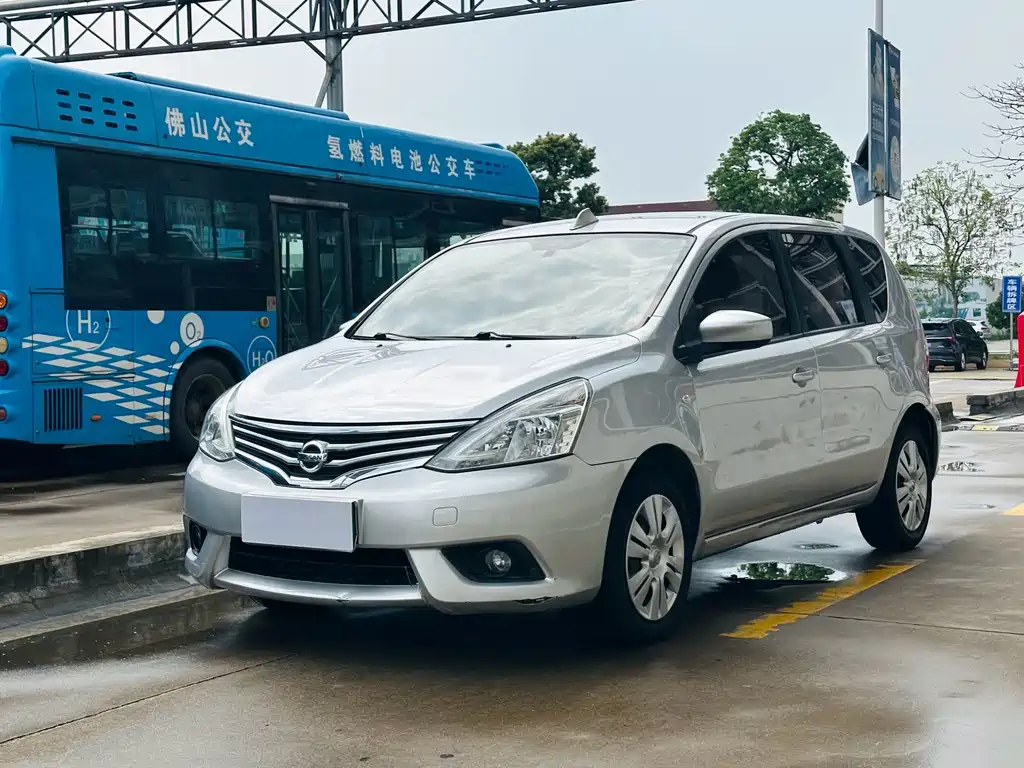 Nissan Livina 2015